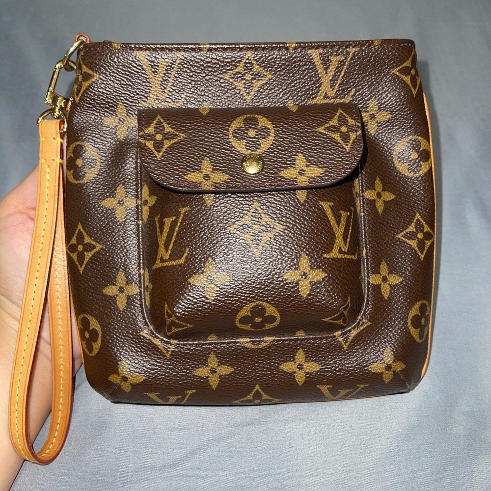 Louis Vuitton Monogram Partition wristlet